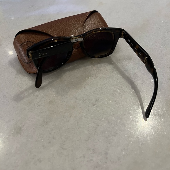 Ray-Ban Folding Wayfarer Tortoise Sunglasses - Picture 7 of 9